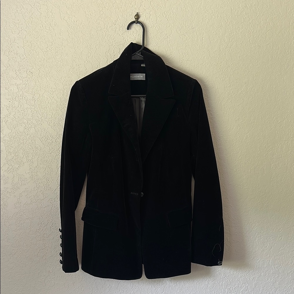 Elegant Black Women's Blazer
